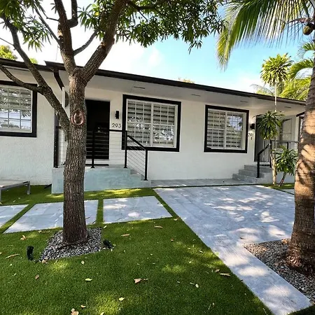 Stylish 2/1 Centrally Located! Miami Exterior photo