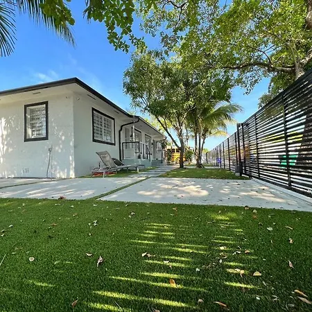 Stylish 2/1 Centrally Located! Miami Exterior photo
